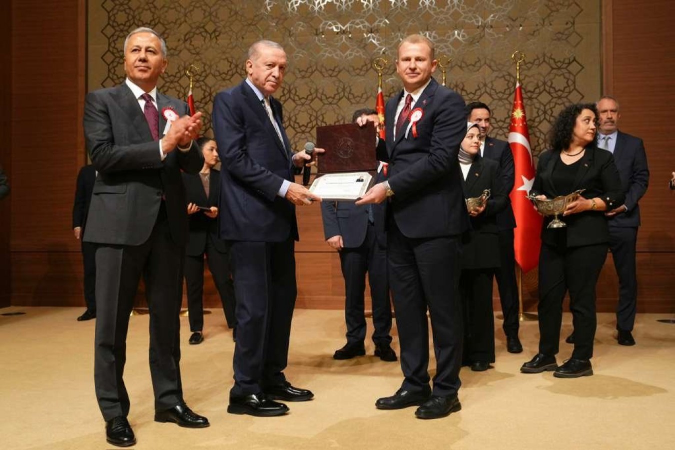 Cumhurbaşkanı Erdoğan, 3 kaymakam adayı için kura çekti;