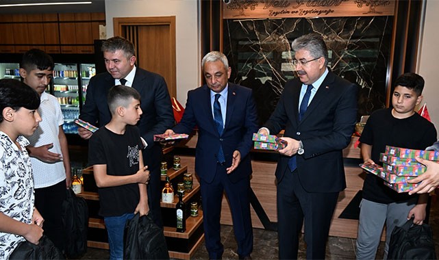 ''Çocuk gülerse, öksüz ve yetim gülerse dünya güler''