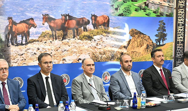 ''En büyük gücümüz gençliğimizdir, en büyük enerjimiz gençlerimizin dinamizmidir'';