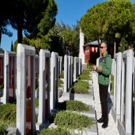 Öğrencilerle Çanakkale Şehitliğini gezdi