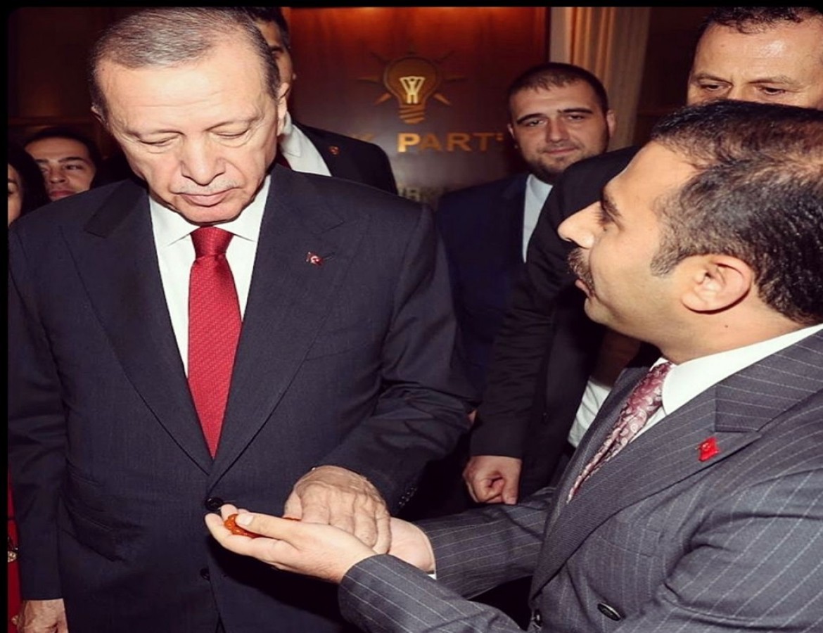 Vali yardımcısından Cumhurbaşkanı Erdoğan’a tesbih hediyesi;