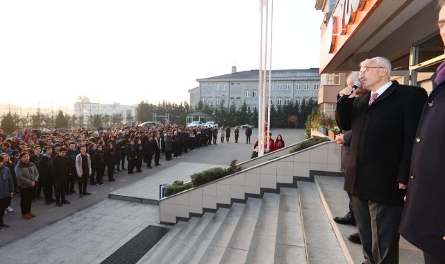 "Kendinizi güçlü bir Türkiye için çok donanımlı yetiştirin"