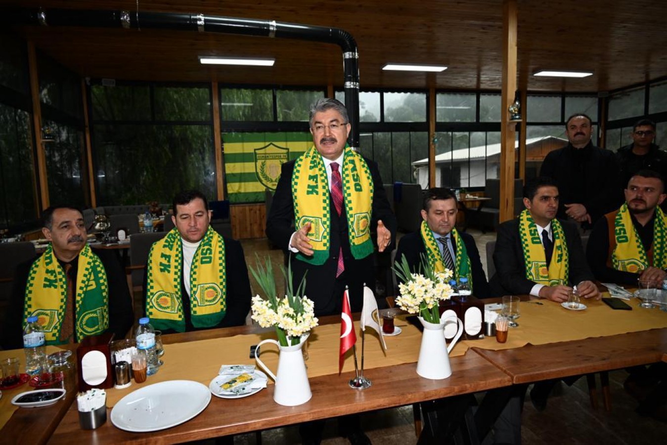 “Depremle çok üzüldük, lider olup yüzümüzü güldürün”