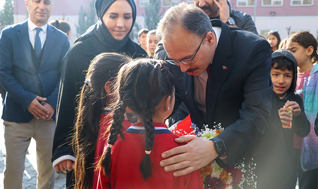 Vali Kızılkaya'dan karne gününde nasihat: Hem tatilin tadını çıkarın hem de kitap okumayı ihmal etmeyin;