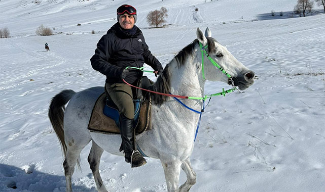 Vali Çelik, Kapadokya'da at bindi: ''Sanki zaman duruyor''