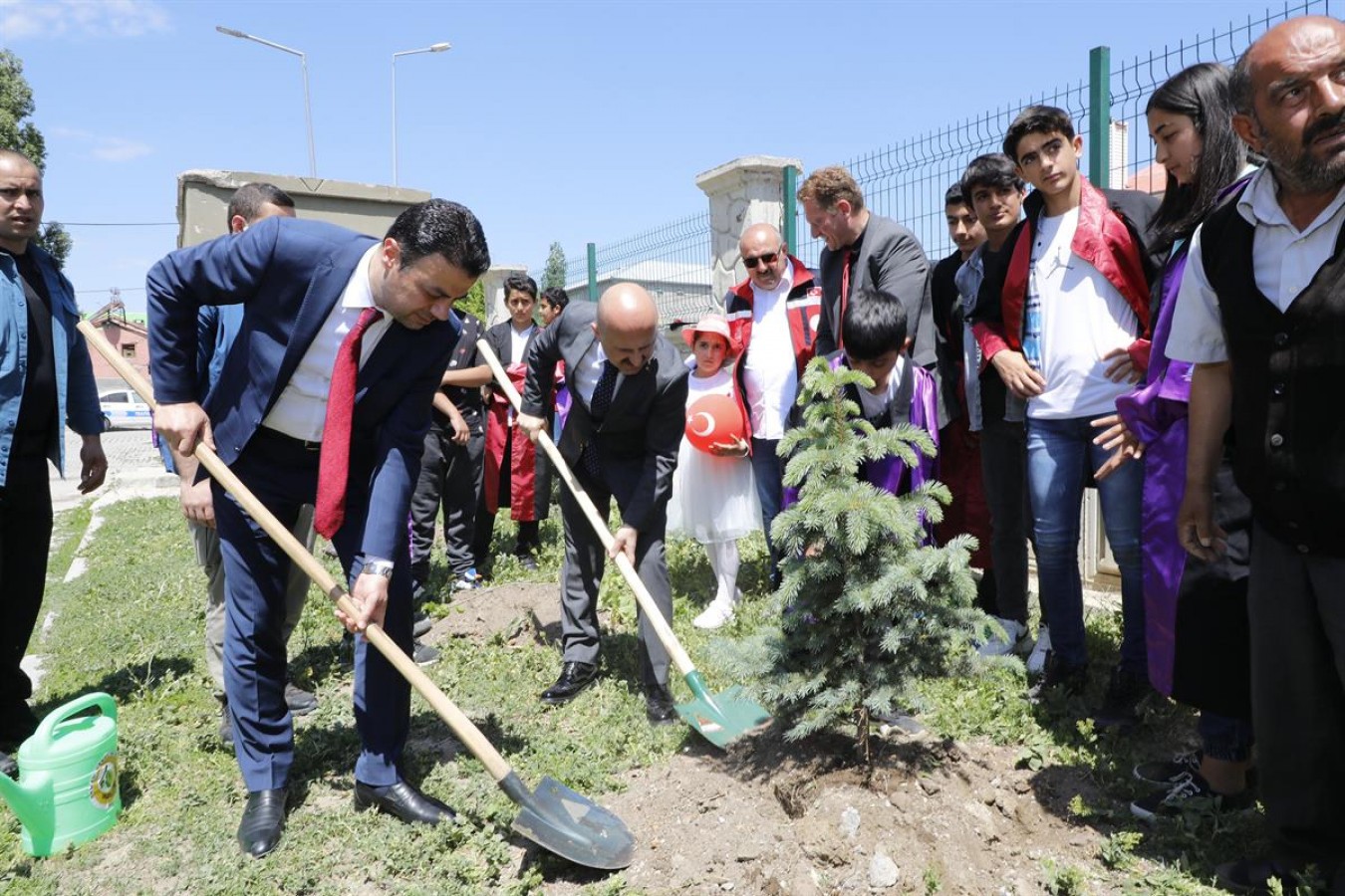 Her mezun için bir fidan!;