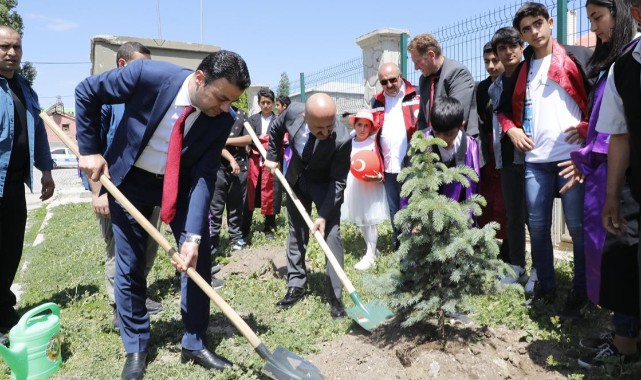 Her mezun için bir fidan!