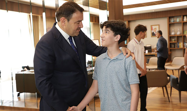 LGS birincilerinden Vali Işın'a ziyaret: ''Gençlerin bu başarısı, tüm Kütahya gençliğine ilham kaynağı olacak'';
