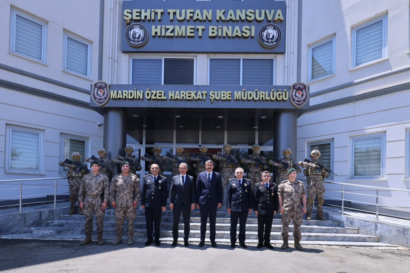 17 ilin emniyet ve jandarma komutanları narkotik zirvesi İçin Mardin'de buluştu