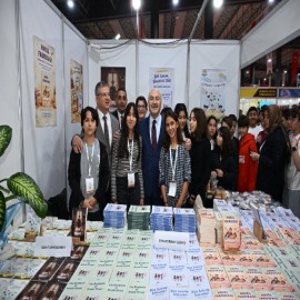 “Kitap asla vazgeçmeyeceğimiz bir şey”