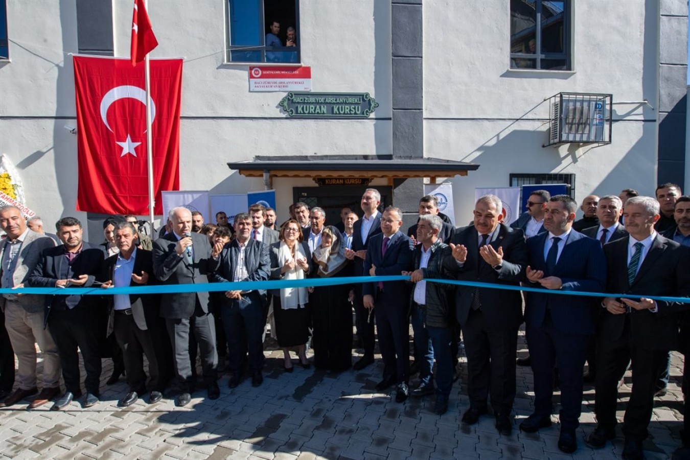 Babalarının adına cami, annelerinin adına Kur’ an Kursu yaptırdılar