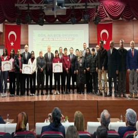 Eğil, ailece okuyor