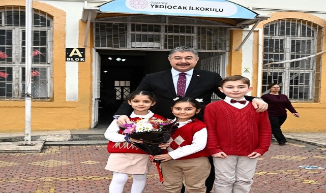 Mektup yazarak kendisini davet eden öğrencileri kırmadı