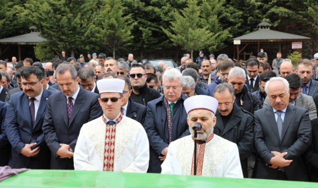 İsmail Çataklı'nın annesi son yolculuğuna uğurlandı