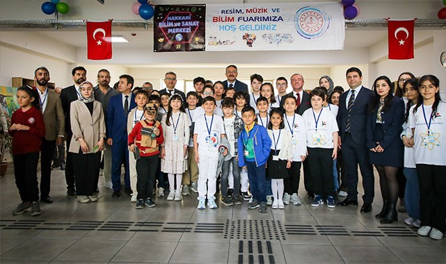 Hakkarili öğrencilerden bilim ve sanat sergisi: ''Çocuklarımızın neler yapabileceklerini görmüş olduk''
