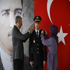 Edirne Valisi Yunus Sezer terfi eden emniyet mensuplarının rütbelerini taktı