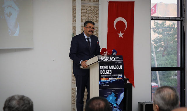 Hakkari'de ekonomiye yön veren buluşma: ''Hakkâri’yi çağdaş bir yapıya kavuşturacak projelerin gecikmeden hayata geçirilmesi önemli'';
