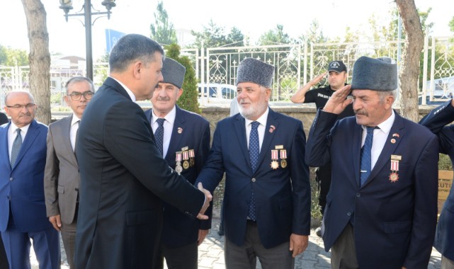 “Erzurum’a hizmet etmek herkese nasip olmaz”