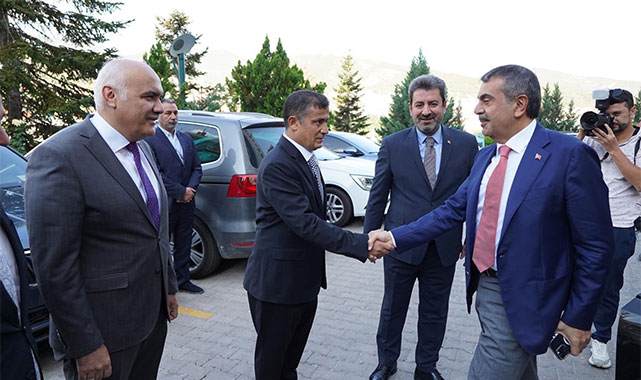 ''Bu toplantı, eğitim camiamızın geleceğine ışık tutacak'';