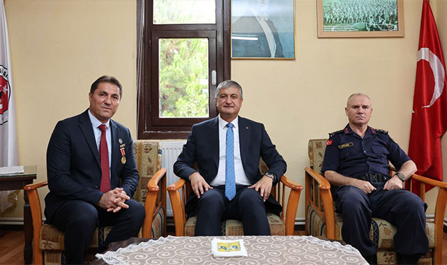 ''Gazilerimiz, bu milletin yaşayan kahramanlık abideleridir'';