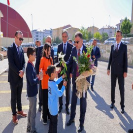 “Eğitim, çocuklarımızın hayallerini geliştiren en önemli süreçtir”