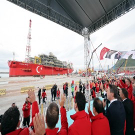 Türkiye’nin ilk yüzer üretim platformu Osman Gazi, Karadeniz’e açıldı!