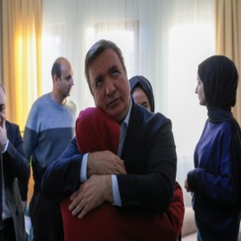 Vali Aydoğdu, zor günler geçiren aileleri yalnız bırakmadı