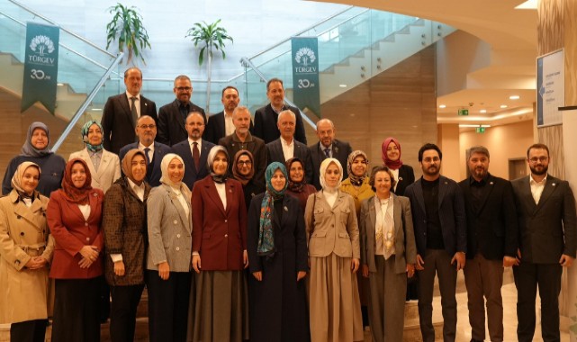 "Genç kızların, geleceğine ışık tutan çalışmaları destekliyoruz"