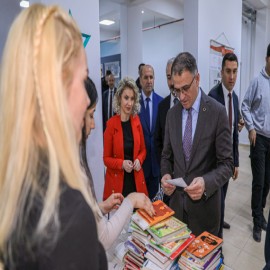 Takdir alan 30 bin öğrenciye kitap gönderdi