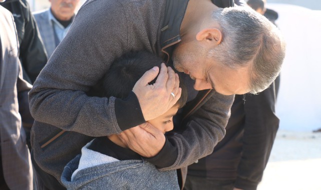 “Viran oldu Adıyaman depremde / Taze güller soldu arka bahçemde”