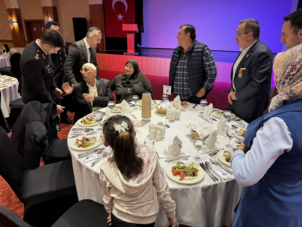 Şehadete bir gül bahçesine girer gibi koşanların emanetleriyle iftar açtı