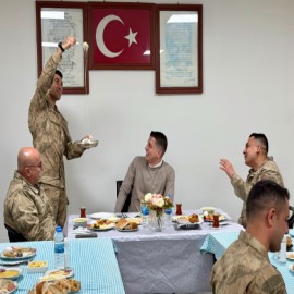 Kaymakam Erdoğan, son sahuru jandarma ile yaptı