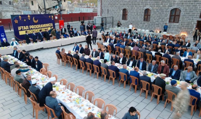 Sur’da 7 yıl sonra ilk iftar yemeği