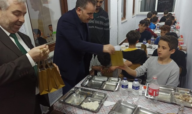 Küçük hafız adaylarıyla iftar