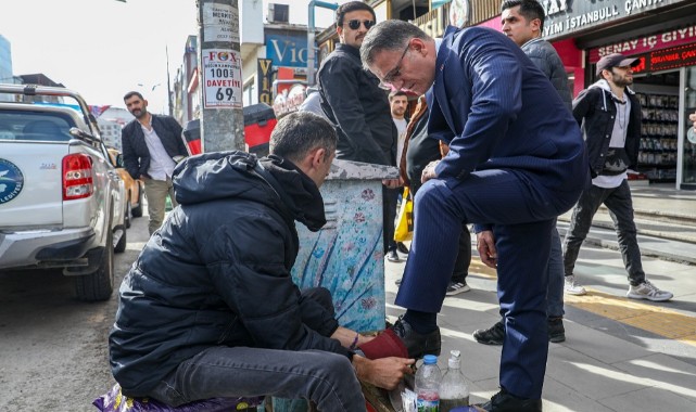 Bayram öncesi çarşıyı dolaştı