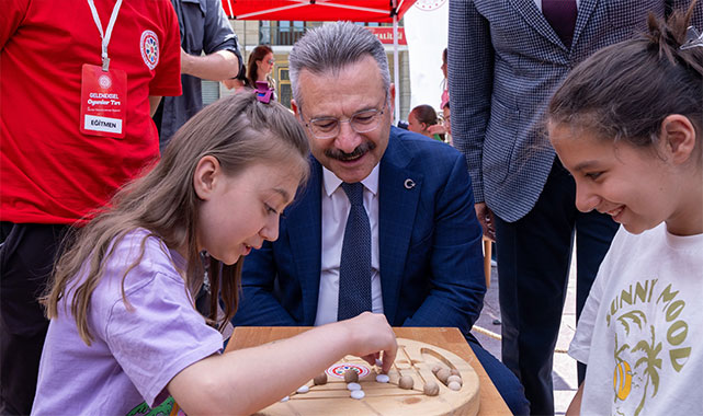 Yeni nesil çocuklar geleneksel oyunlarla tanıştı;