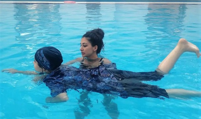 Otizmli çocuklara özel yüzme kursu