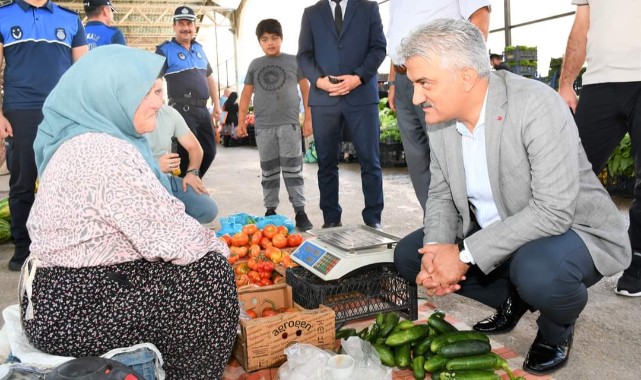 Pazarcı esnafıyla tanıştı