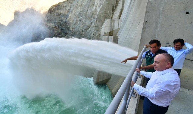 Yusufeli Barajı'na hayran kaldı