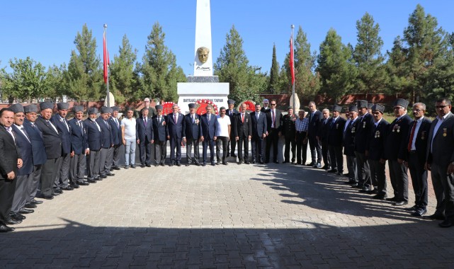 “Şehit ve gazilerimiz, milletimizin gönlünde ebediyen yaşayacak”