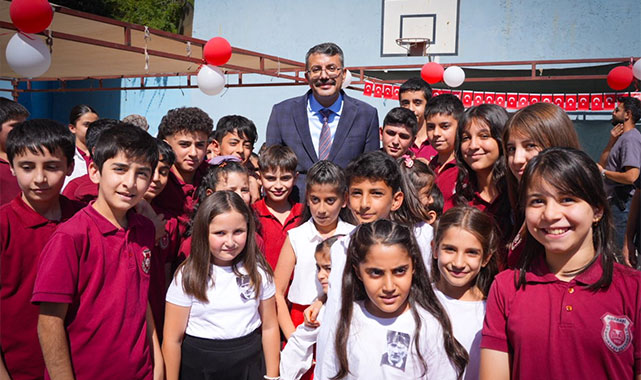 Hakkari'de yeni eğitim öğretim yılı başladı: ''Eğitimin en büyük duygusu, sevgidir'';