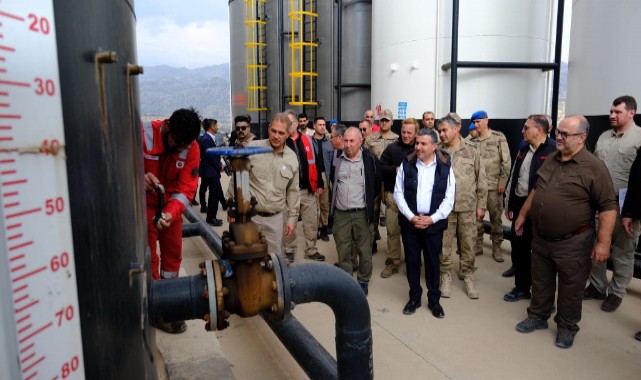 Gabar Dağı'ndan çıkan ham petrolü inceledi