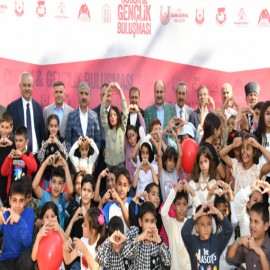 "Çocuklarımız ve gençlerimiz için ne yapsak az"