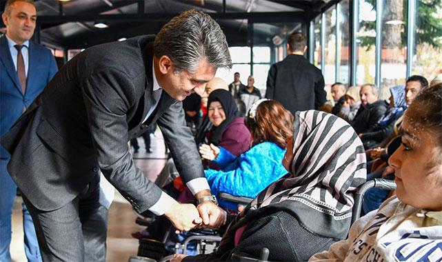 Bolu'da ihtiyaç sahipleri akülü sandalyelerine kavuştu;