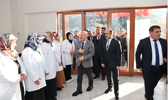 Çelikhanlı kadınlar gücünü gösterdi: Üreten Eller Restoranı açıldı;