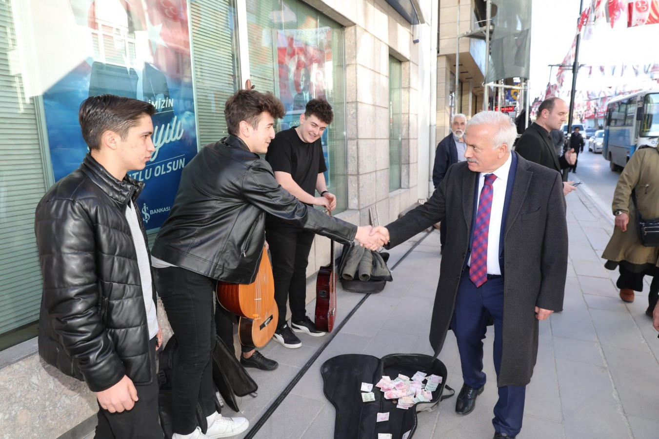 "Gençlerin özgüveni sokaklara estetik katıyor";