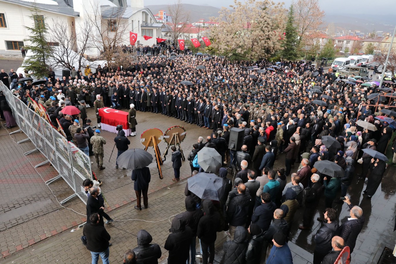 Bingöl, şehit teğmenini son yolculuğuna uğurladı