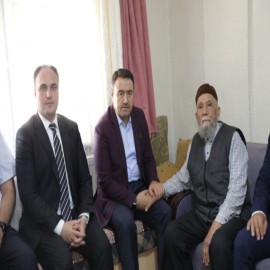 Vali Işın, verdiği sözü tuttu, gazi Mehmet Torun'u evinde ziyaret etti