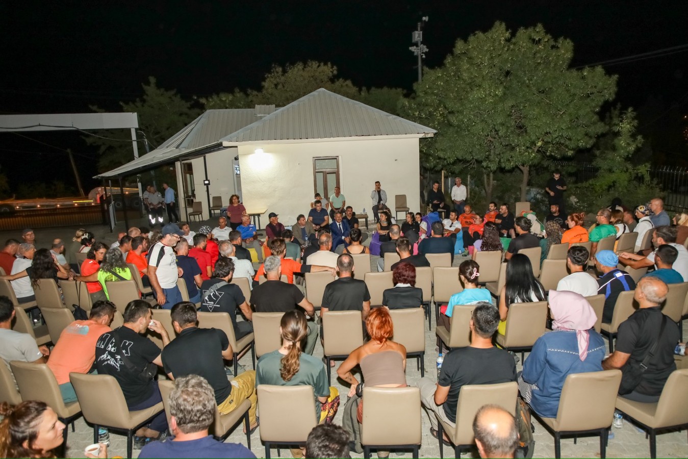 Buzul tırmanışı dağcılarına Hakkari'yi anlattı