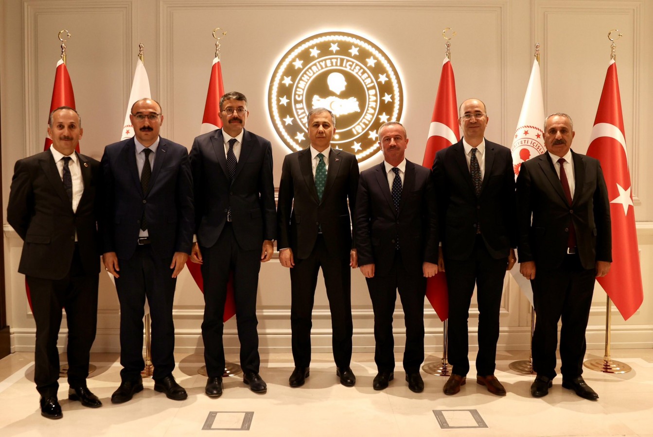 Vali Çelik, Ankara'ya çıkarma yaptı